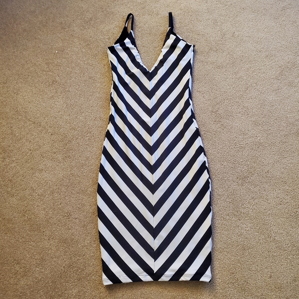 Black and white beach cover up - Small